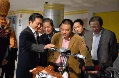 从初中生到亿万富翁 一位海南房产大亨的逆袭之路